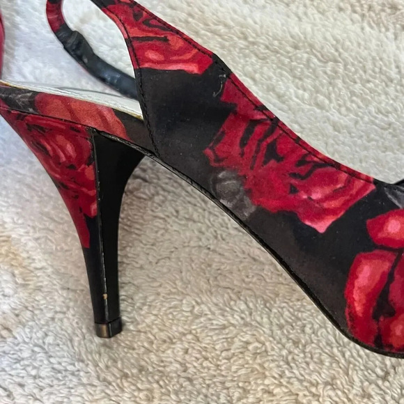 White House Black Market Womens Black Red Slingback Heels 6.5M Floral Peep Toe - Picture 7 of 14